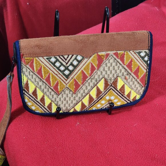 JL Brand Duo Aztec / Stripe Design Embroidered Leather Zip Hand Strap Wallet OLG - Picture 3 of 16